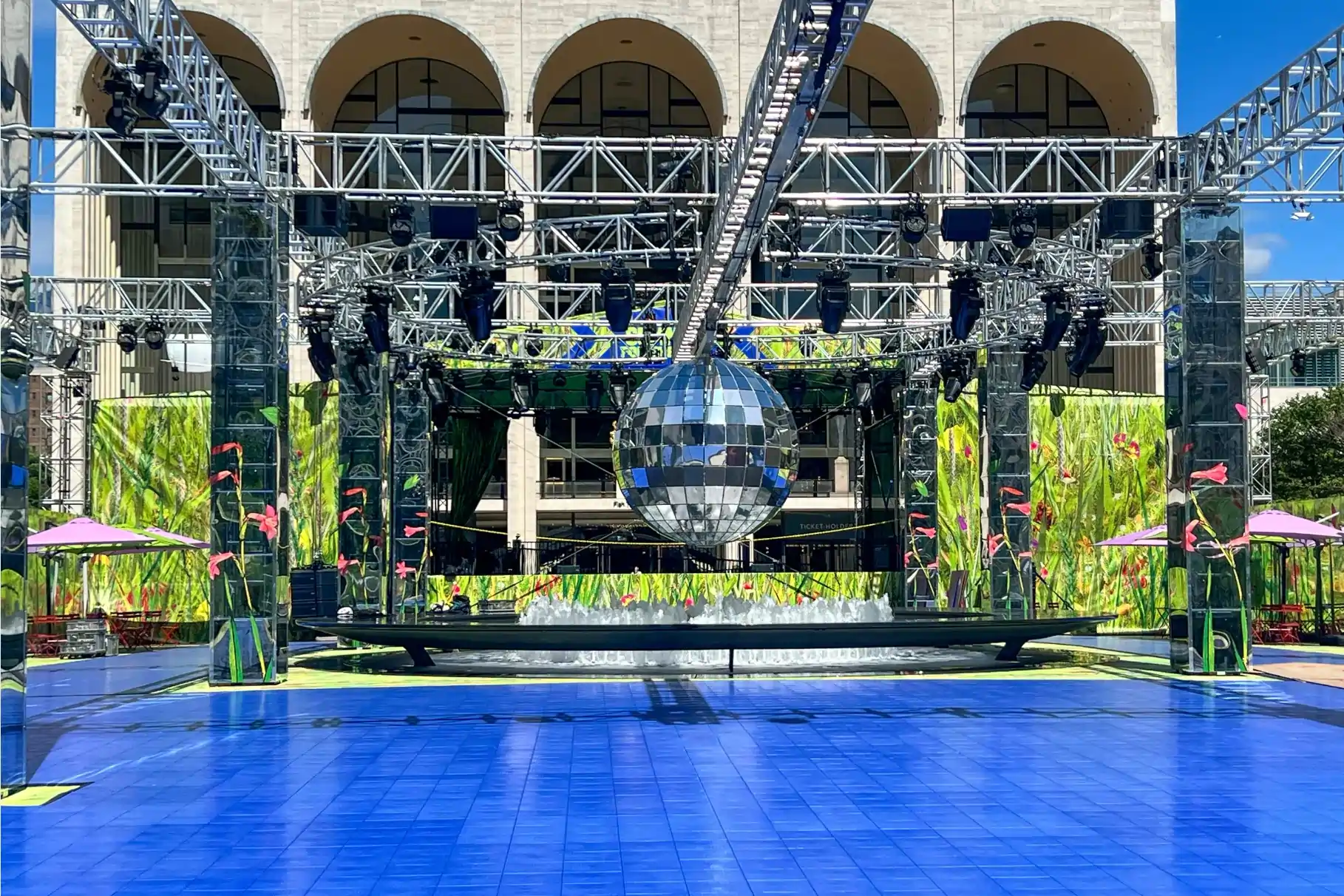 outdoor-stage-graphics-tents-03